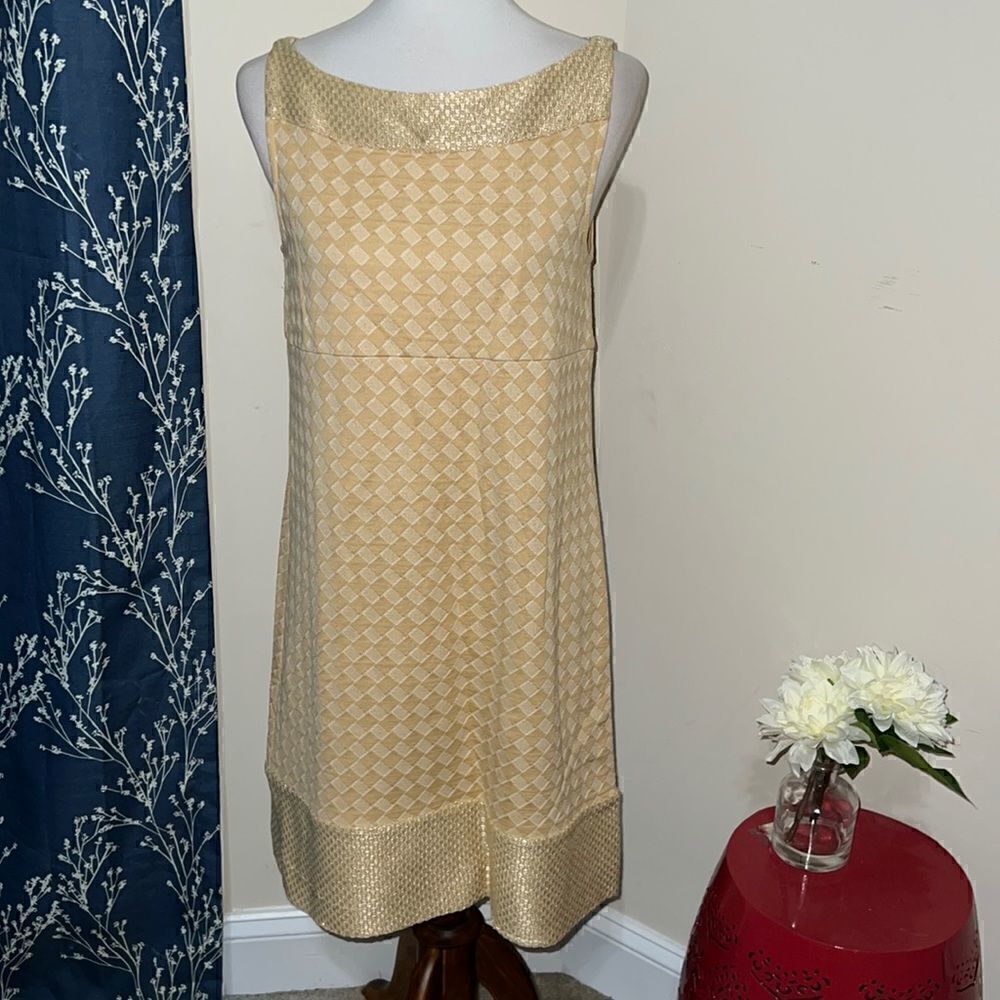 Diane Von Furstenberg DVF Gold Sleeveless Woven Shift Dress sz 10 Textured